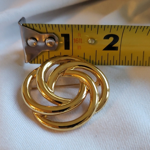 Vintage Monet Gold-Tone Brooch - Picture 5 of 6